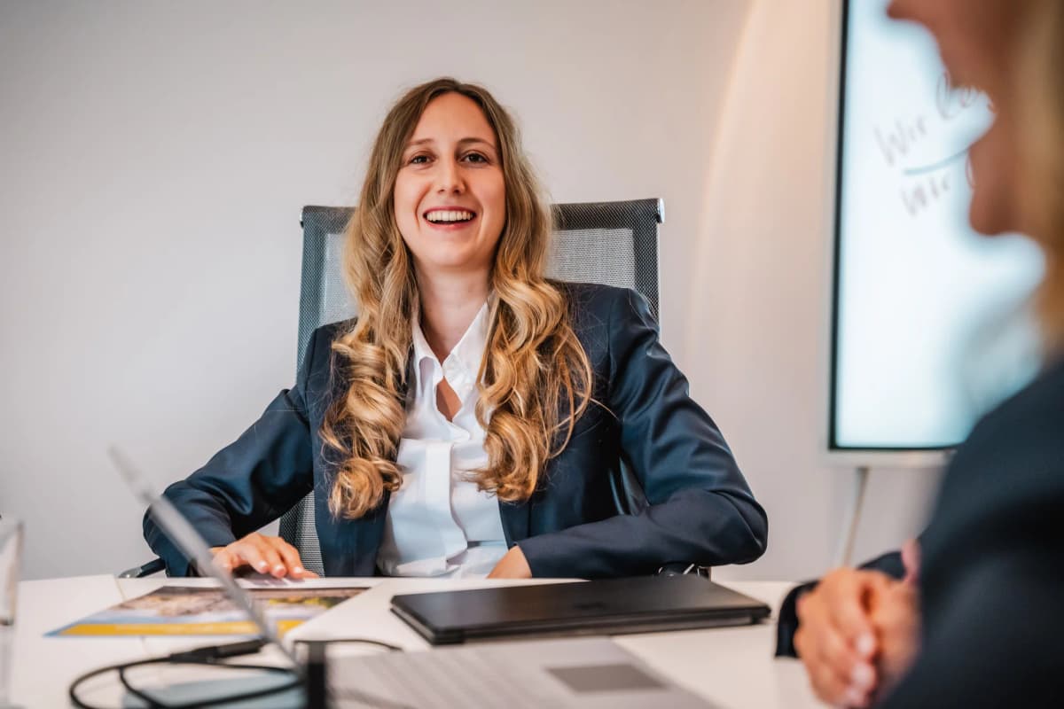 Finanzberaterin Helena Wahlert im Beratungsgespräch – Money Guide Reutlingen